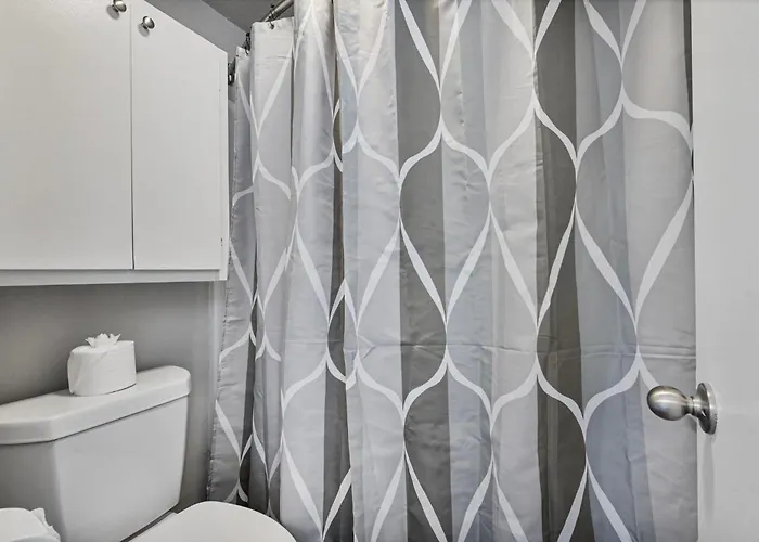 Apartment Modern 1b1b With Free Parking
