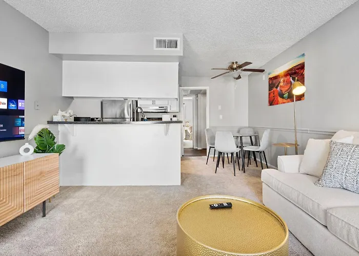 Apartment Modern 1b1b With Free Parking *